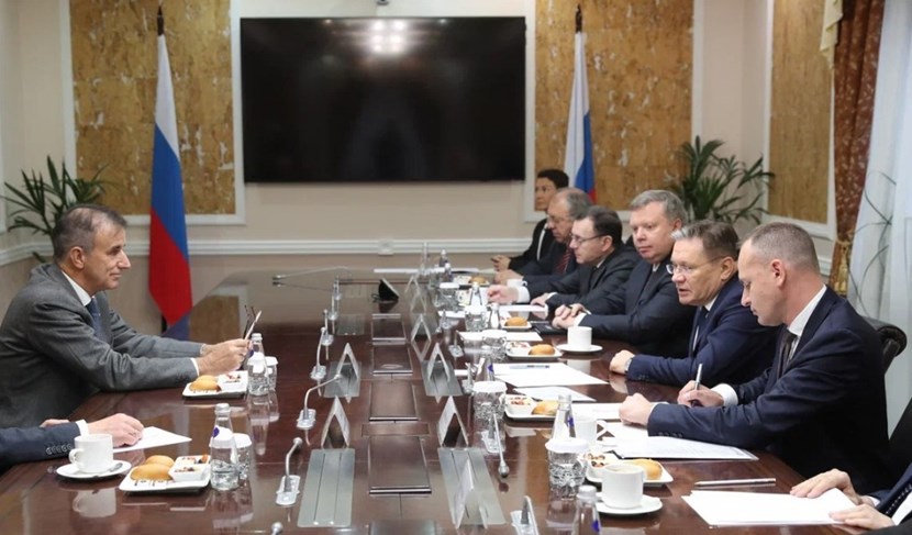 Rosatom Director General Alexey Likhachev (second from right) received the ITER Director-General in Moscow on 8 October. (Click to view larger version...)